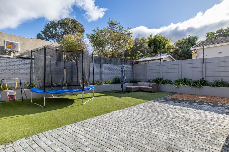 To Let 3 Bedroom Property for Rent in Constantia Western Cape